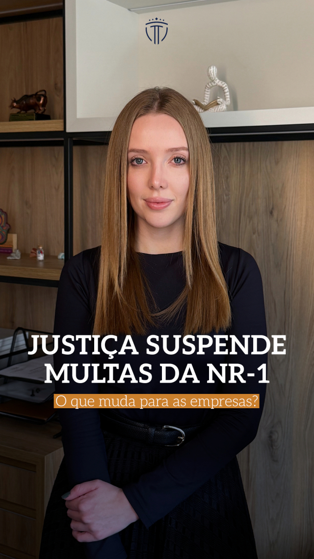 A decisão da Justiça Federal beneficia empresas ligadas à Fiesp e suspende temporariamente multas relacionadas aos riscos psicossociais da NR-1. Mas a norma continua valendo para a maioria das empresas. Entenda os impactos. ⚖#NR1 #DireitoTrabalhista #TrabalhistaPatronal #RH #GestãoDePessoas